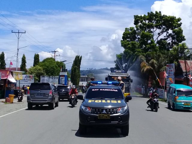 Polres Halsel Gelar Penyemprotan Covid 19 640x480