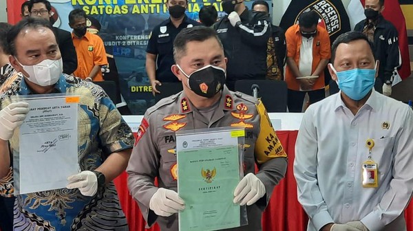 Polda metro jaya merilis penangkapan mafia tanah penjarah rumah ibu dino patti djalal 2