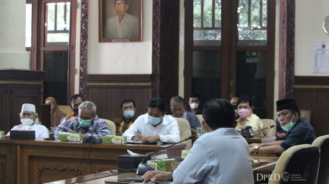 Komisi C Terima Audiensi terkait Pengelolaan Sampah Berbasis 3R 1 678x381
