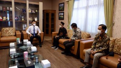 Kelurahan Pucung Maju dalam Lomba Keterbukaan Informasi Publik, Bupati Berikan Apresiasi