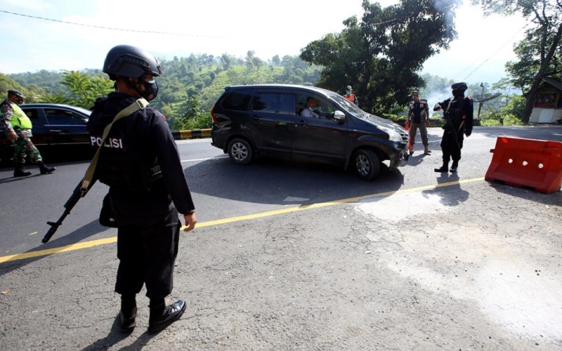 Selama ppkm mikro polda sumsel jaga ketat di perbatasan dwa