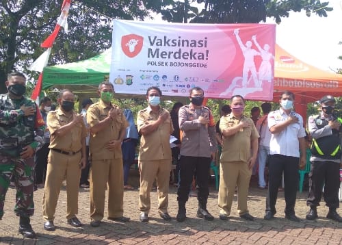 Polres Metro Depok Melalui Polsek Bojonggede Gelar Vaksinasi Merdeka