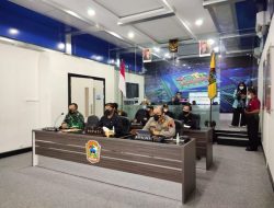 BUPATI KARANGANYAR BERSAMA JAJARAN FORKOPIMDA MENGIKUTI VIDCON RAKOR PENANGANAN COVID SOLORAYA DENGAN MENKO MARITIM DAN INVESTASI SECARA VIRTUAL
