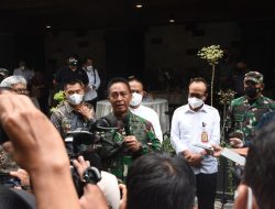 KSAD Terima Sertifikat Tanah TNI AD Di Makorem 072/Pamungkas