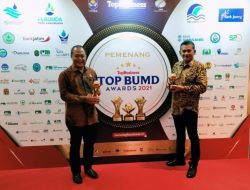 KABUPATEN KARANGANYAR RAIH PENGHARGAAN PADA PUNCAK ACARA TOP BUMD AWARDS 2021