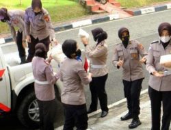 Polwan Polda Kaltim Salurkan 176 Paket Sembako Di Balikpapan