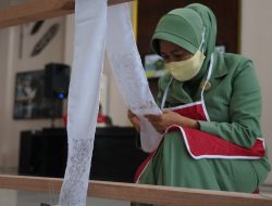 Persit Kartika Chandra Kirana Koorcab Rem 091 PD VI Mulawarman Ikuti Webinar Memperingati Hari Batik Nasional