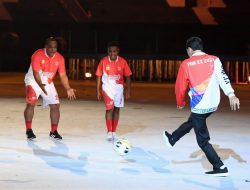 Aksi Presiden Main Bola Warnai Pembukaan PON XX Papua