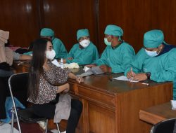 Korem 072/Pamungkas Bersama Menteri Pariwisata dan Ekonomi Kreatif Gelar Vaksinasi