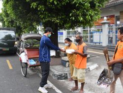 Jumat Berkah, Korem 072/Pamungkas Berbagi Nasi Kotak Sarapan Pagi