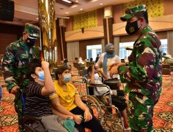Tinjau Serbuan Vaksin Korem 091/ASN. Danrem 091/ASN: Tetap Jaga Diri Untuk Sehat