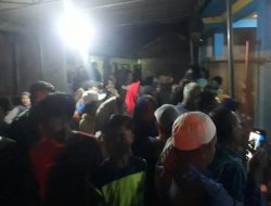 Warga Desa Sumberjaya Tambun Selatan Padati Kedatangan Ambulan Jenasah Yang Membawa jenasah Korban Mutilasi.