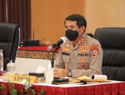 KAPOLDA DIY BERIKAN ARAHAN KEPADA ANGGOTA DALAM APEL PAGI DAN SAAT GELAR OPERASIONAL TAHUN 2021