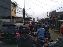 Hindari jalan raya Ceger Tangerang Selatan, cari jalur alternatif