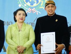 Keraton Surakarta Anugrahi Gelar Kanjeng Raden Tumenggung Kepada Plt. Walikota Bekasi
