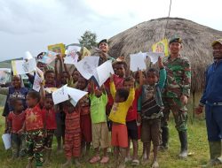 Intip Keceriaan Anak-Anak Pegunungan Tengah Papua Saat Mewarnai Bersama Satgas Yonif MR 412 Kostrad
