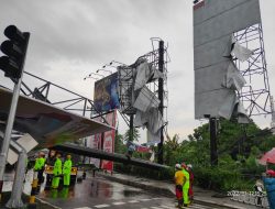 POLDA DIY EVAKUASI BALIHO DI CONDONGCATUR