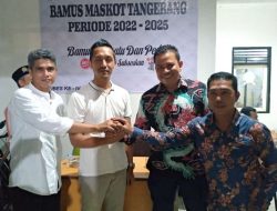 Ketua Panitia SC  Menerima Pengembalian Formulir Pendaftaran Bakal Calon ketum Bamus Maskot Kota Tangerang