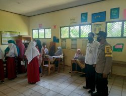 PENGAMANAN VAKSIN ANAK SEKOLAH DASAR DI TIGA SEKOLAH KECAMATAN CIKEUSIK