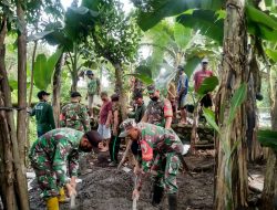 Perwujudan Kemanunggalan Anggota Koramil 0825/20 Dengan Rakyat Dalam Kegiatan Karya Bakti TNI
