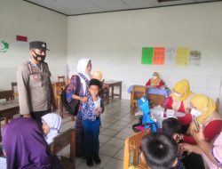 Bhabinkamtibmas Polsek Banjar Monitoring Vaksin Covid 19 Anak Usia 6 – 11 Tahun