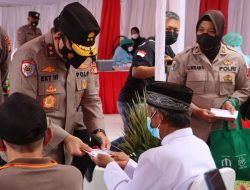 WAIRWASUM POLRI DI DAMPINGI WAKAPOLDA TINJAU VAKSINASI LANSIA DI 2 LOKASI