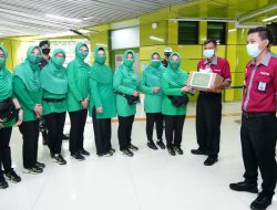 Persit KCK PG Kostrad Bagikan Sembako Dalam Rangka Jumat Berkah