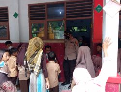 Kanit Samapta Polsek Banjar Ipda Sugiyono Pantau Vaksinasi Anak