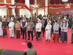 Tokoh Agama di Jatim Ikut Vaksinasi, Kapolri: Jadi Penyemangat Kita Semua