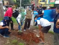 PLT. WALI KOTA BEKASI SAMBUT KUNJUNGAN GUBERNUR DKI JAKARTA KE TPST BANTARGEBANG DALAM RANGKA PERINGATI HPSN