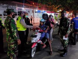 Cegah Penyebaran Covid-19 Babinsa Koramil 0825/01 Banyuwangi Edukasi Masyarakat Memakai Masker