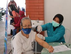 Serbu Pasar Sleko, Lanud Iswahjudi Gelar Vaksinasi Mobile