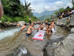 Kompak, Bupati Jepara Bersama Pimpinan Parpol dan Warga Gelar Padusan