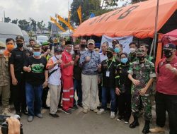 Pangdam III/Slw Berikan Bingkisan Kepada Petugas Pospam Lebaran Di Sukabumi Dan Cianjur
