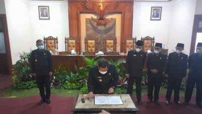 Rapat Paripurna DPRD Tulungagung setujui dua Ranperda menjadi Perda.