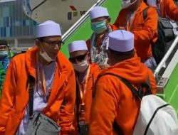 Mayjen TNI (Purn) Tatang Zaenudin Berangkatkan Umroh Puluhan Tuna Netra