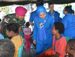 Jalasenastri Koarmada III Mengunjungi Prajurit TNI Angkatan Laut di Perbatasan RI-PNG