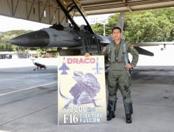 Kapten Pnb Jaka “Draco” Arastya Raih 2000 Jam Terbang F-16 Fighting Falcon