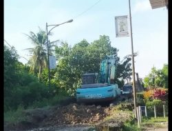 Terkait Jasa Relawan Penyebrangan Sementara Jembatan Perbatasan Penghubung Kediri-Tulungagung Yang Mau Dibangun Terjadi Polemik ,Ada Apa..???