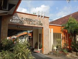 Dinas Kesehatan Tulungagung Sertakan Dua Petugas Tenaga Kesehatan Dampingi Calon Jemaah Haji .