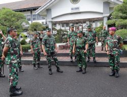 Kasal Tinjau Lokasi Penerimaan Seleksi Terpusat Calon Taruna AAL di Lanmar Surabaya