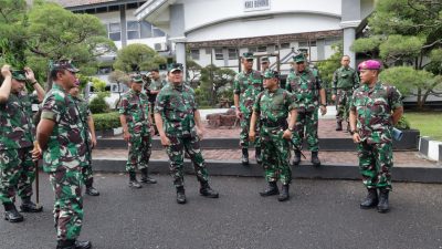 Kasal Tinjau Lokasi Penerimaan Seleksi Terpusat Calon Taruna AAL di Lanmar Surabaya