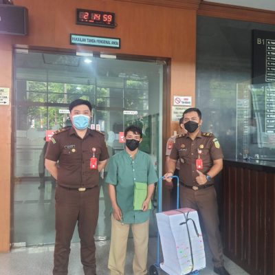PENUNTUT UMUM MELIMPAHKAN BERKAS PERKARA ATAS NAMA 3 (TIGA) ORANG TERDAKWA DALAM PERKARA PT GARUDA INDONESIA (PERSERO) TBK. TAHUN 2011 KE PENGADILAN TINDAK PIDANA KORUPSI PADA PENGADILAN NEGERI JAKARTA PUSAT