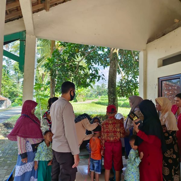 Bhabinkamtibmas Polsek Banjar Laksanakan Monitoring Giat BIAN di Desa Binaan
