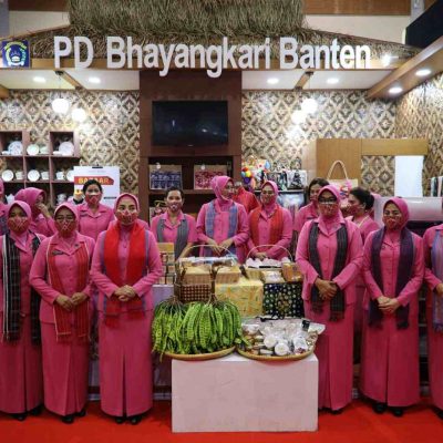 Ketua Bhayangkari Daerah Banten Ikuti Bazar Kreasi Bhayangkari Nusantara