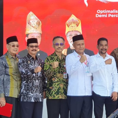 Hadiri Peringatan Hari Damai Aceh ke-17, Kepala BSKDN Serahkan Sertifikat Tanah kepada Korban Konflik di Aceh