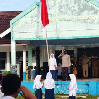 Kanit Binmas Polsek Cimanggu Berikan Penyuluhan Hukum Pada Siswa SMPN 1 Cimanggu