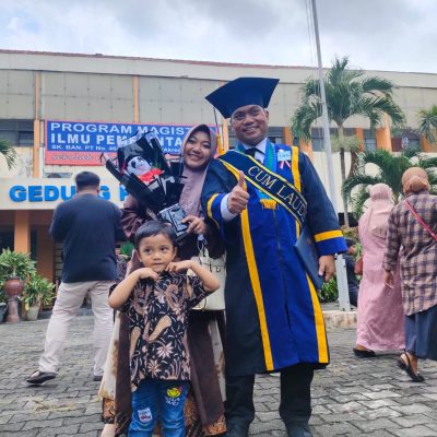 Reno Candra Sangaji Lurah Condongcatur, Wisuda S2 Magister Ilmu Pemerintahan.