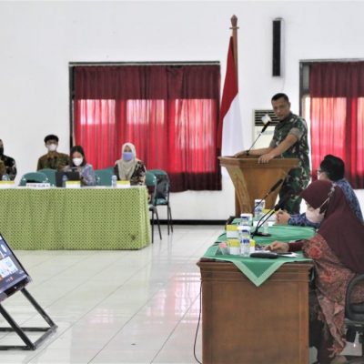 Cegah Investasi Ilegal dan Pinjaman Online, Prajurit Wijayakusuma menerima penyuluhan dari OJK Purwokerto.