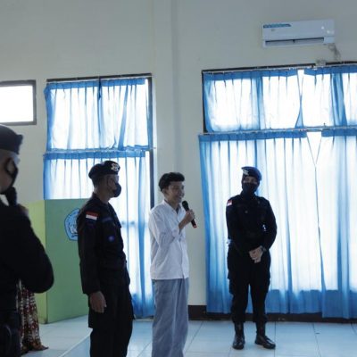 Brimob Kalbar Laksanakan Kegiatan Brimob Go To School Di Salah Satu Sekolah Yang Berada Di Provinsi Kalbar